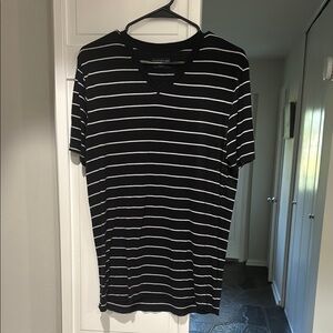 Goodlife Men’s Striped V-Neck Tee Black White (Size Medium)